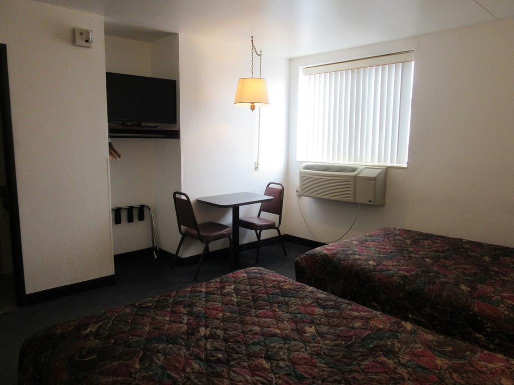 Scotsman Inn Wichita Room photo